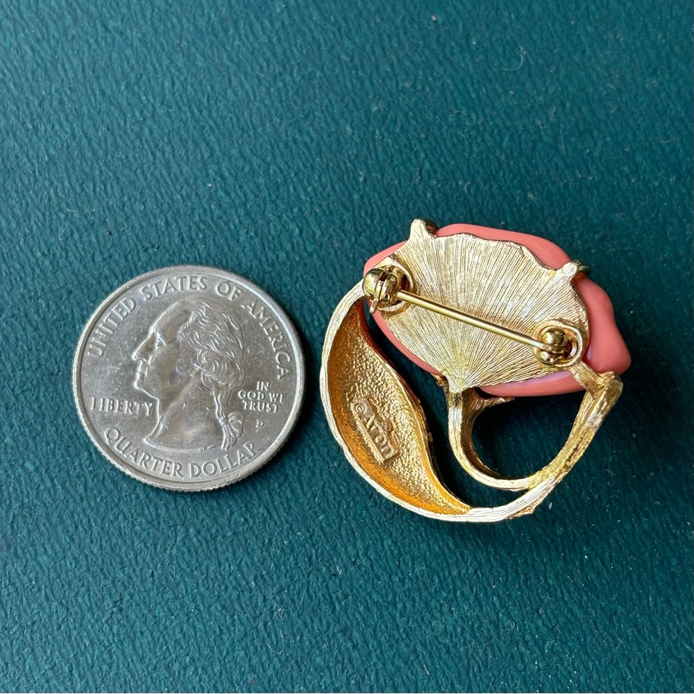 Vintage Avon 1981 "Sea Treasure" Gold Tone‎ Coral Lotus Flower Pendant Brooch - Picture 3 of 5
